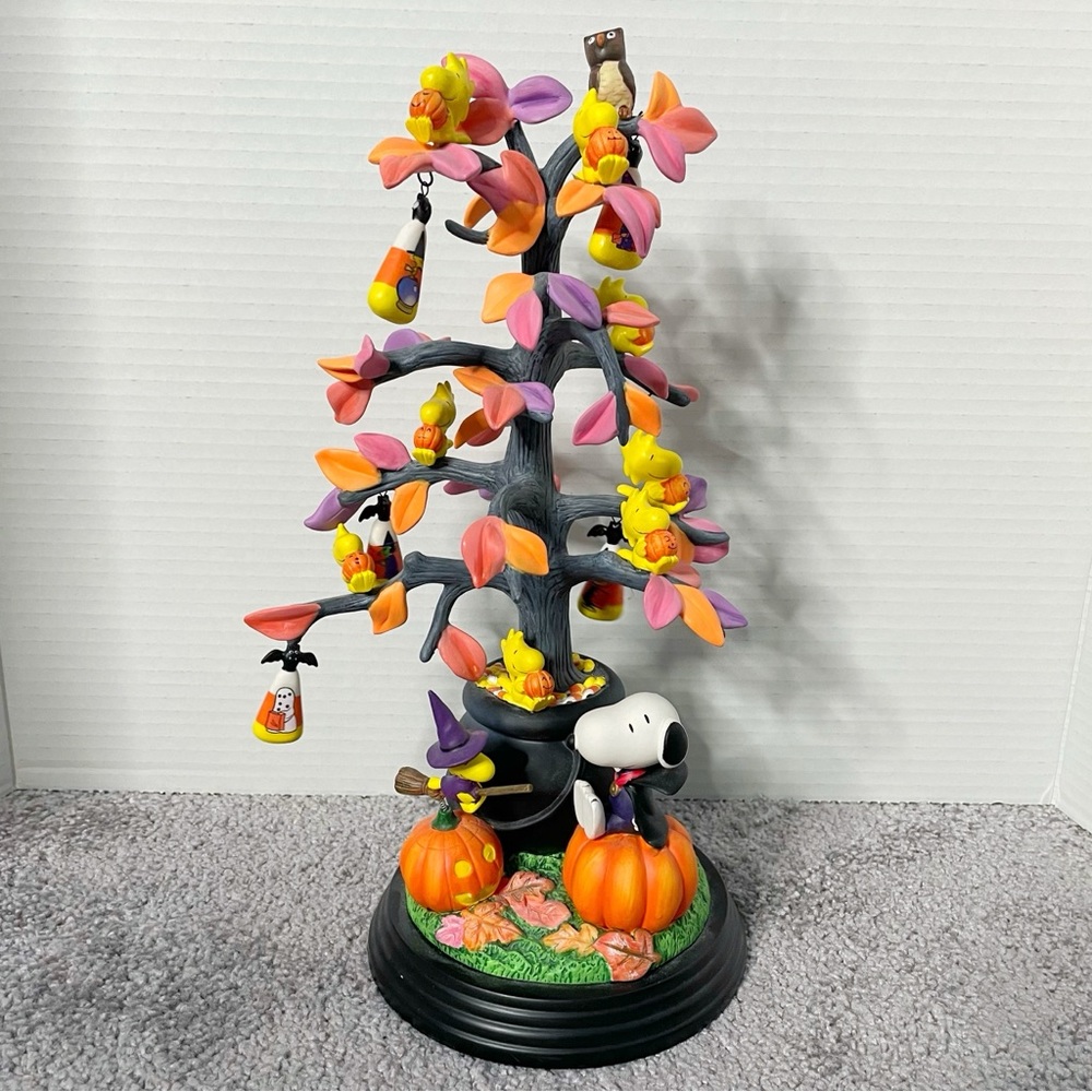 Danbury Mint Porcelain Snoopy’s Trick Or Treat Tree Halloween Retired RARE